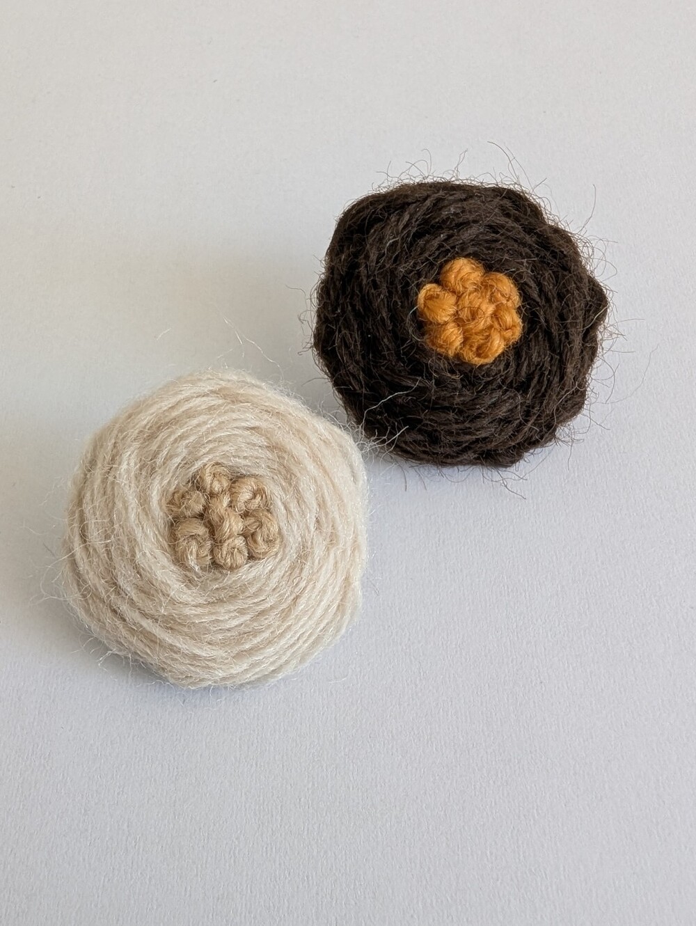 New 100% Wool Set Of Two Handmade Embroidered Cream Brown Rose Brooch Pins